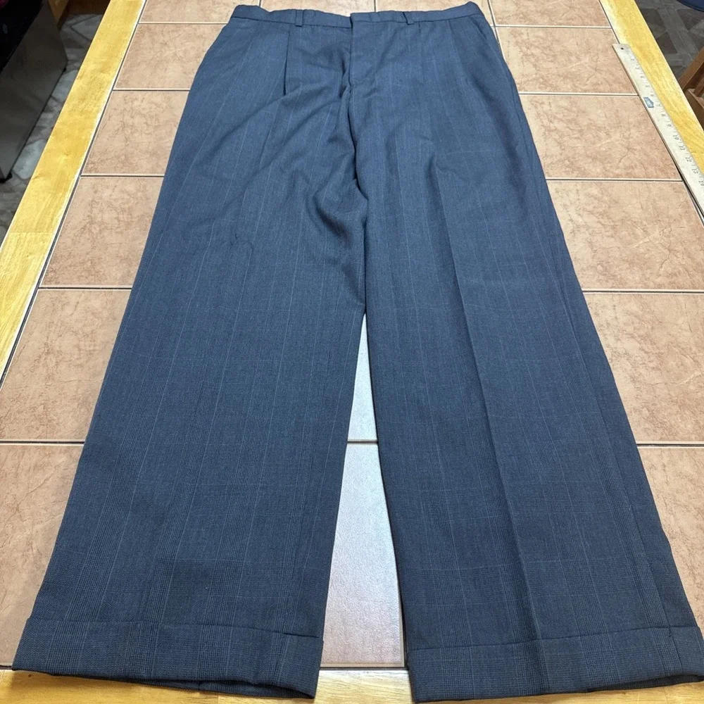 Stafford Vintage 2 Piece Suit 44S Pants 33 x 30 Gray Plaid Wool Blend USA Made